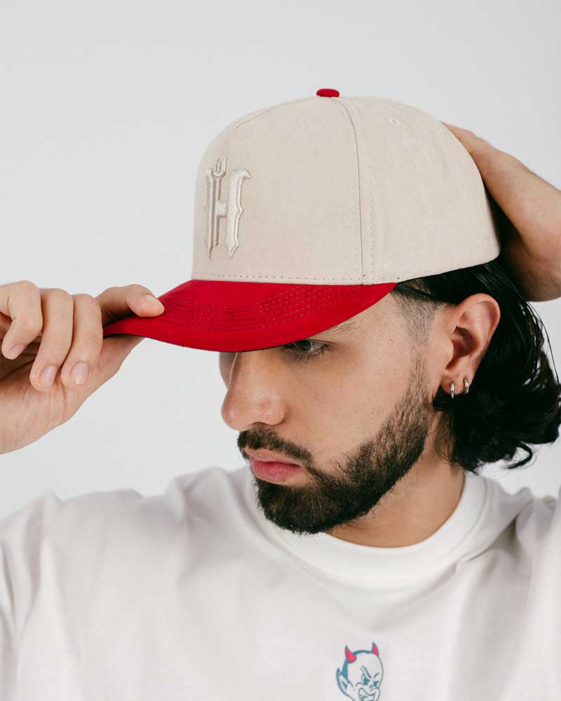 GORRA BEIGE / ROJA H