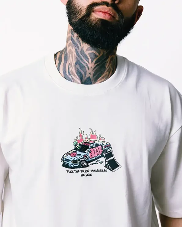 Camiseta en tela 100% algodón de 250 gramos y cuello en rib. Estampado en plastisol de alta calidad en frente y espalda.
