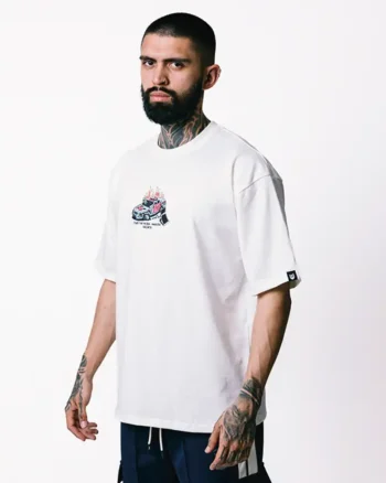 Camiseta en tela 100% algodón de 250 gramos y cuello en rib. Estampado en plastisol de alta calidad en frente y espalda.
