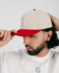 Gorra_Beige_H_Roja_3