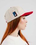 Gorra_Beige_H_Roja_3