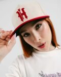 Gorra_Beige_H_Roja_3