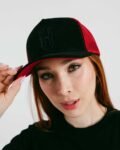 Gorra_Negra_H_Roja_4