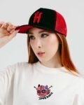 Gorra_Negra_H_Roja_4